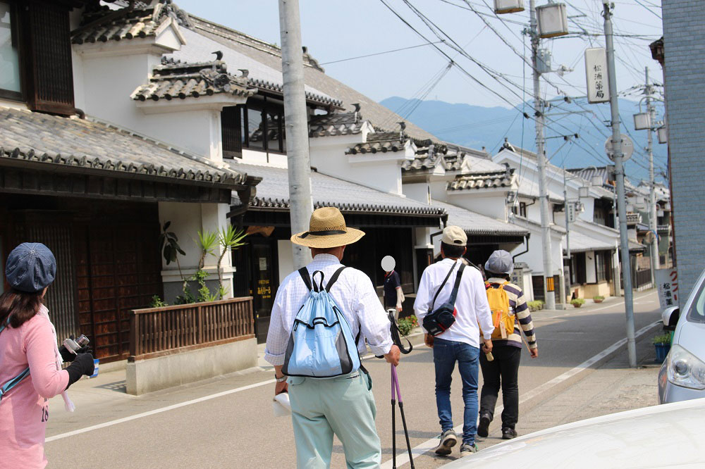 生活に溶け込む文化「二層うだつの町並み」