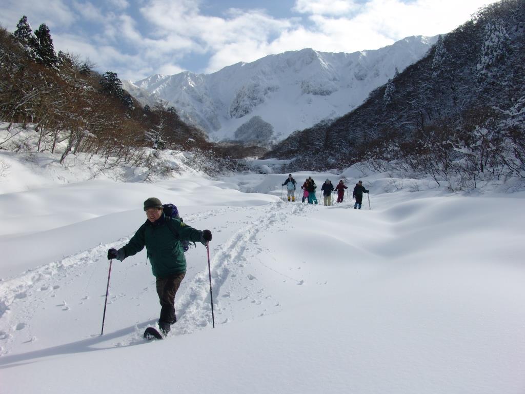 スノーシューで冬の大山を散策