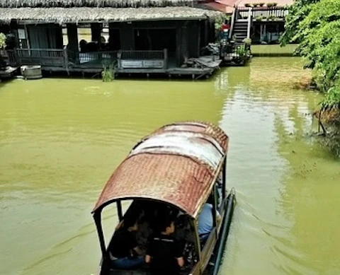 タイのアヨタヤ水上マーケット